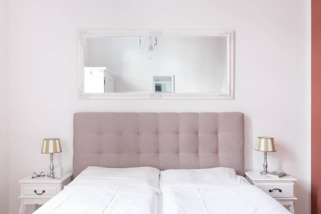 Sc 05 By Rockchair Apartments L Superhost Status L 2 Bedrooms Boxspringbeds Balcony Elevator - Cozy Family & Business Flair Welcomes You! Berlin Bagian luar foto
