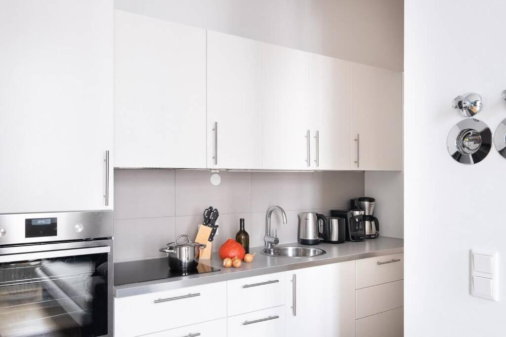 Sc 05 By Rockchair Apartments L Superhost Status L 2 Bedrooms Boxspringbeds Balcony Elevator - Cozy Family & Business Flair Welcomes You! Berlin Bagian luar foto