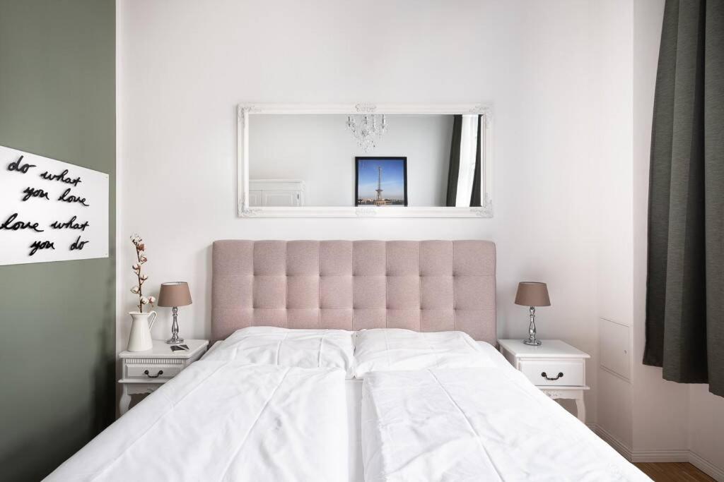 Sc 05 By Rockchair Apartments L Superhost Status L 2 Bedrooms Boxspringbeds Balcony Elevator - Cozy Family & Business Flair Welcomes You! Berlin Bagian luar foto