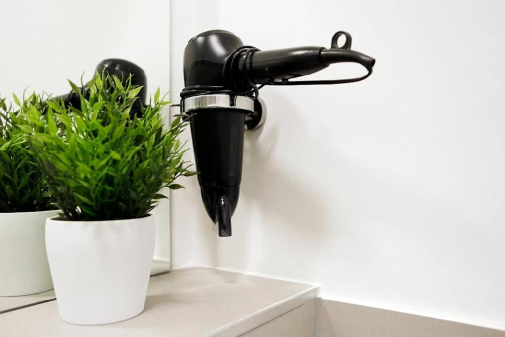 Sc 05 By Rockchair Apartments L Superhost Status L 2 Bedrooms Boxspringbeds Balcony Elevator - Cozy Family & Business Flair Welcomes You! Berlin Bagian luar foto